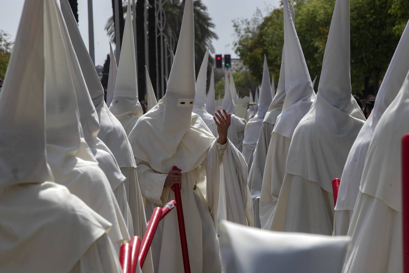 Lunes Santo | Bulla, devoción y todo un barrio tras la Merced de Córdoba, en imágenes