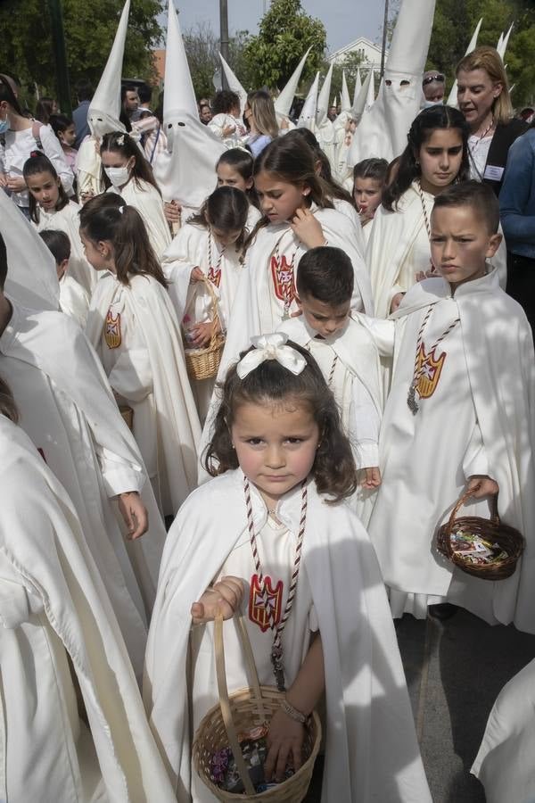 Lunes Santo | Bulla, devoción y todo un barrio tras la Merced de Córdoba, en imágenes