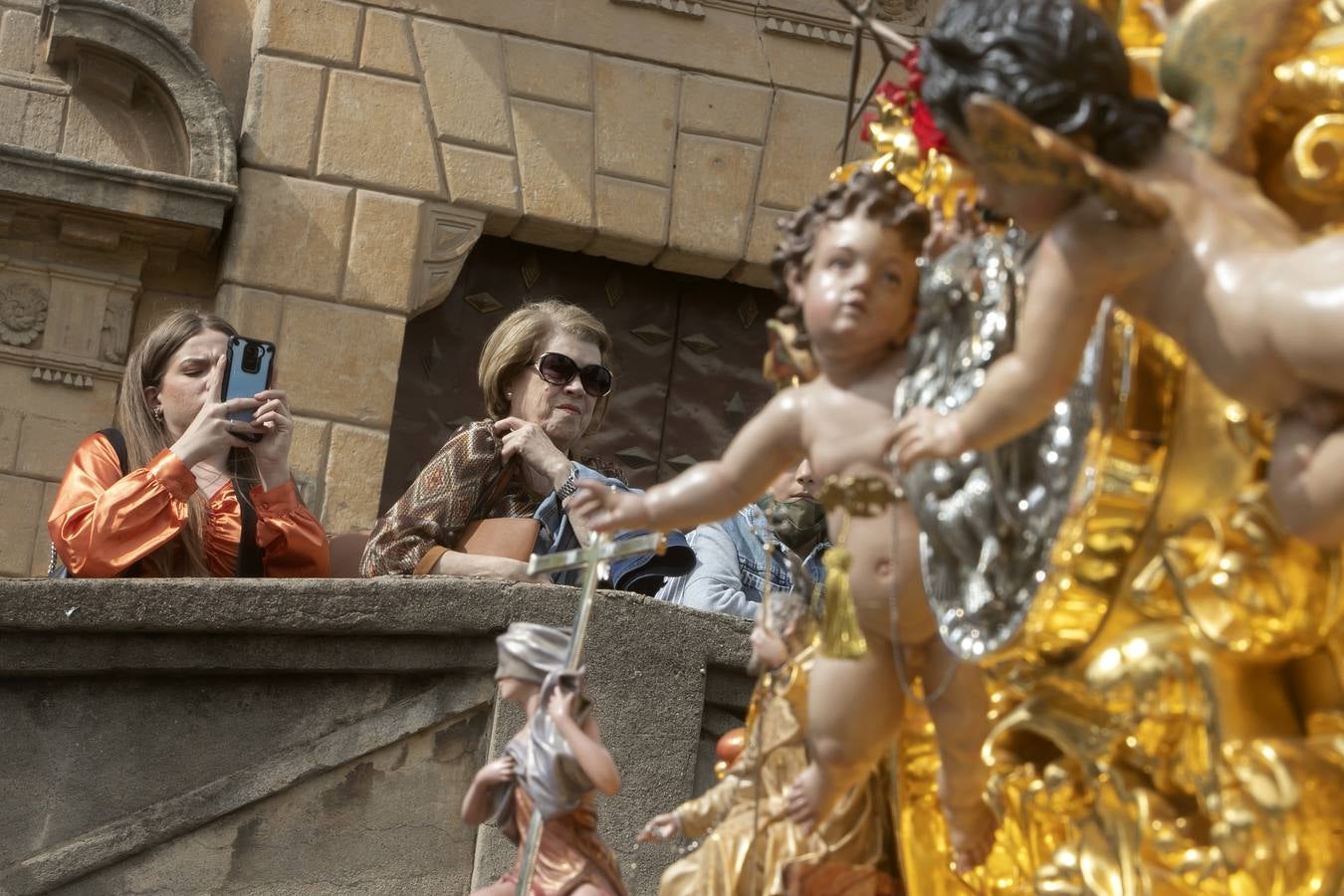 Lunes Santo | Bulla, devoción y todo un barrio tras la Merced de Córdoba, en imágenes