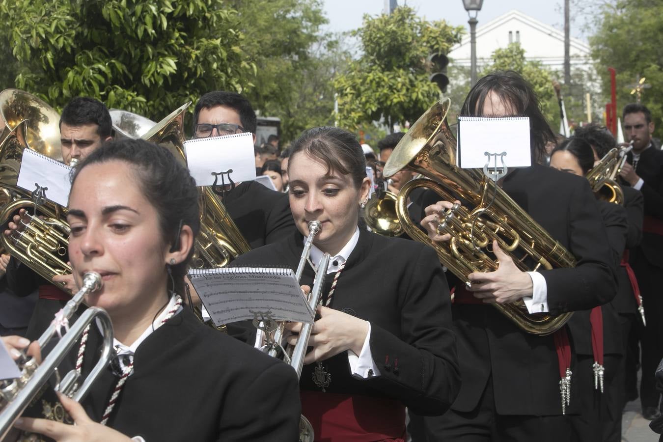 Lunes Santo | Bulla, devoción y todo un barrio tras la Merced de Córdoba, en imágenes