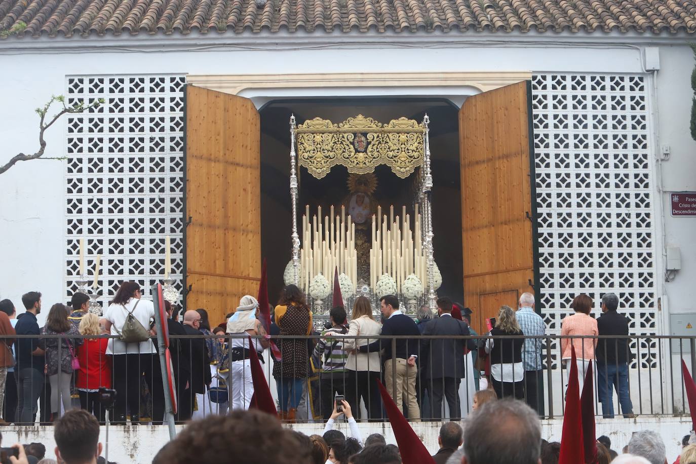 Lunes Santo | El bello desafío en Córdoba de la Vera Cruz a la lluvia, en imágenes