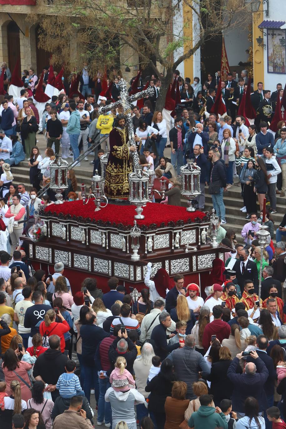 Lunes Santo | El bello desafío en Córdoba de la Vera Cruz a la lluvia, en imágenes