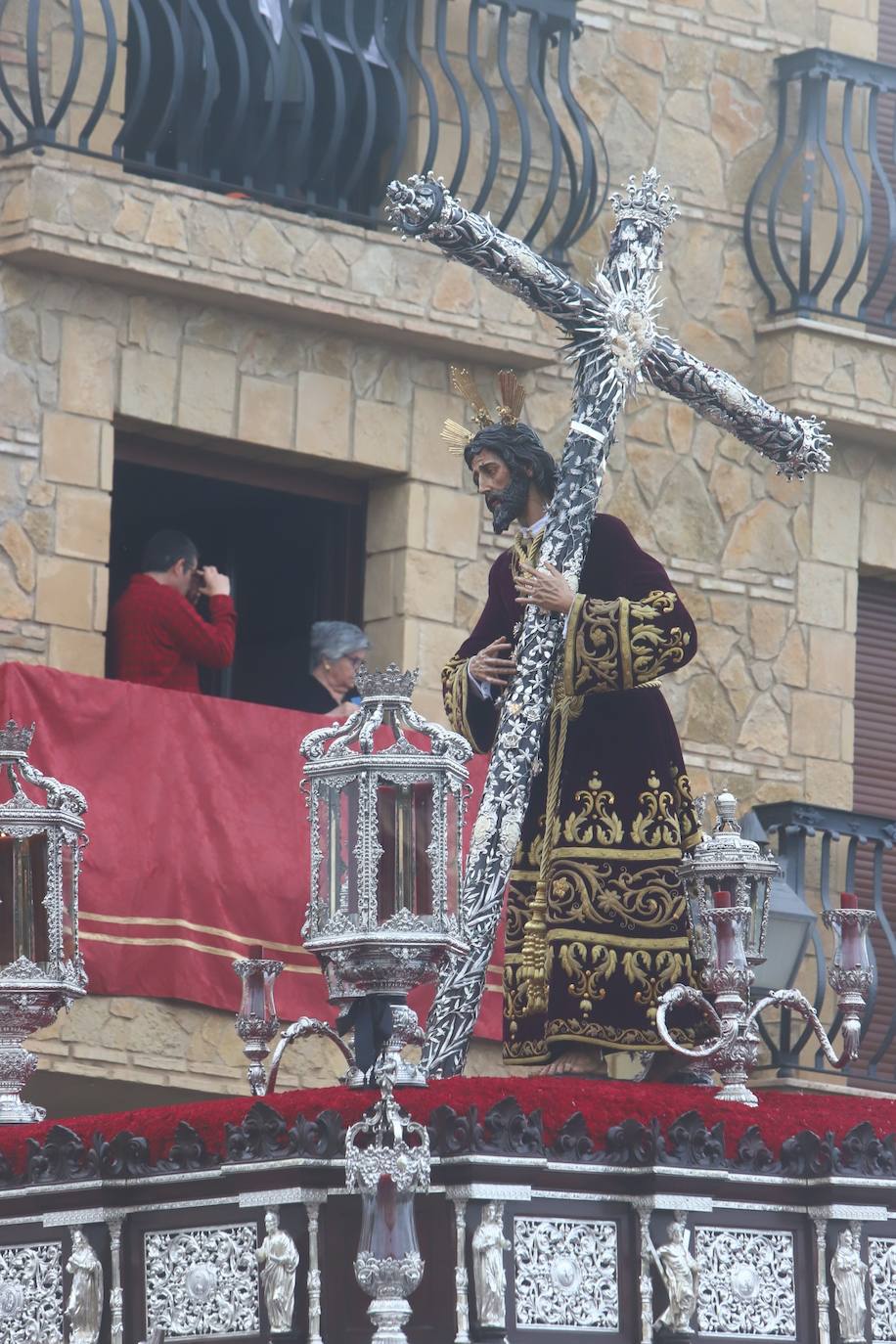 Lunes Santo | El bello desafío en Córdoba de la Vera Cruz a la lluvia, en imágenes