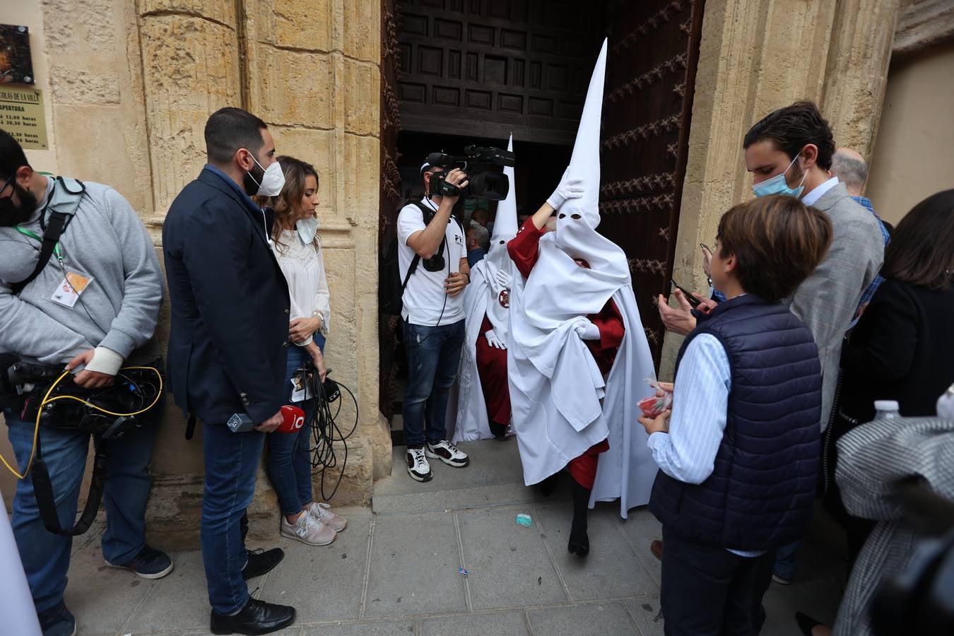 Lunes Santo | Tristeza en San Nicolás, la lluvia impide la salida de la Sentencia