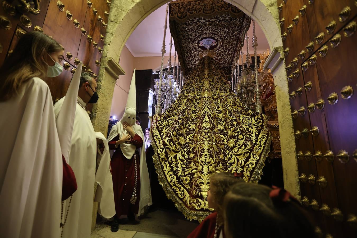 Lunes Santo | Tristeza en San Nicolás, la lluvia impide la salida de la Sentencia