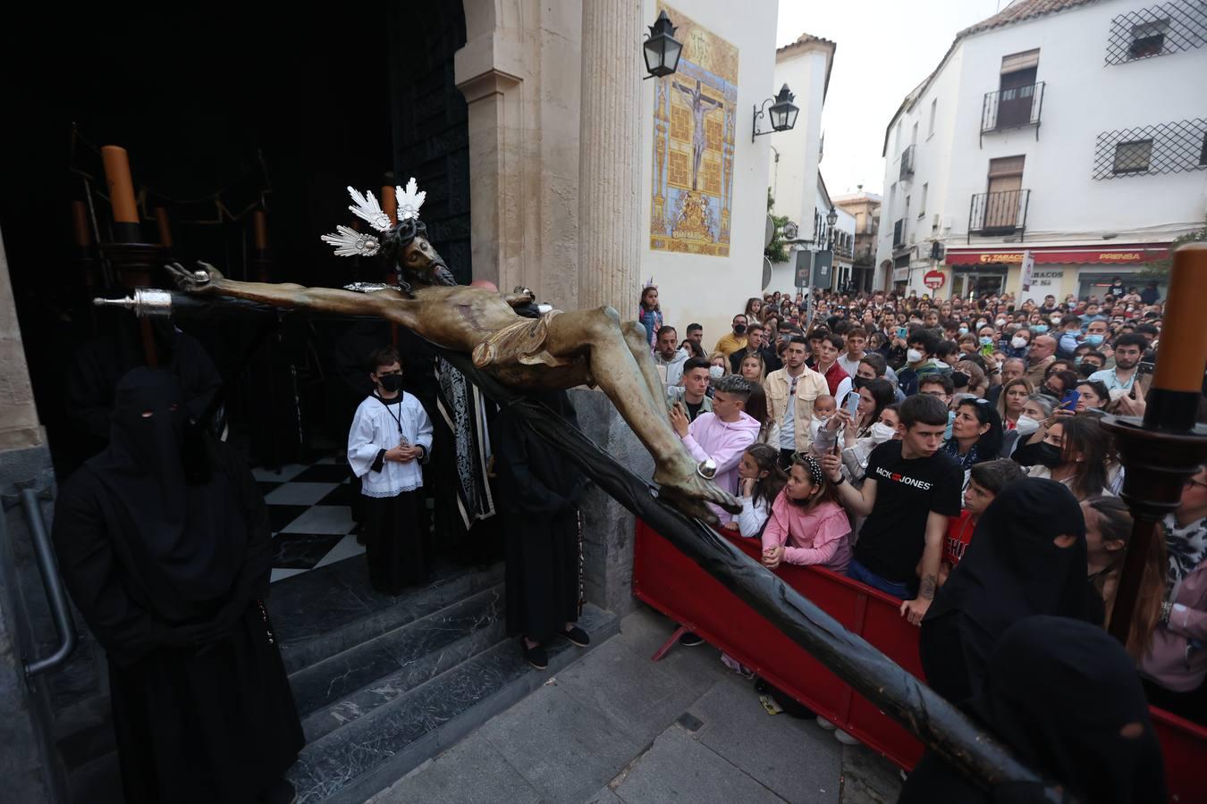 Lunes Santo | La mística salida del Via Crucis de Córdoba, en imágenes