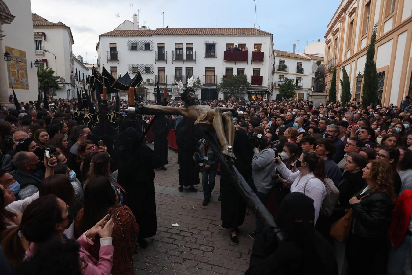 Lunes Santo | La mística salida del Via Crucis de Córdoba, en imágenes