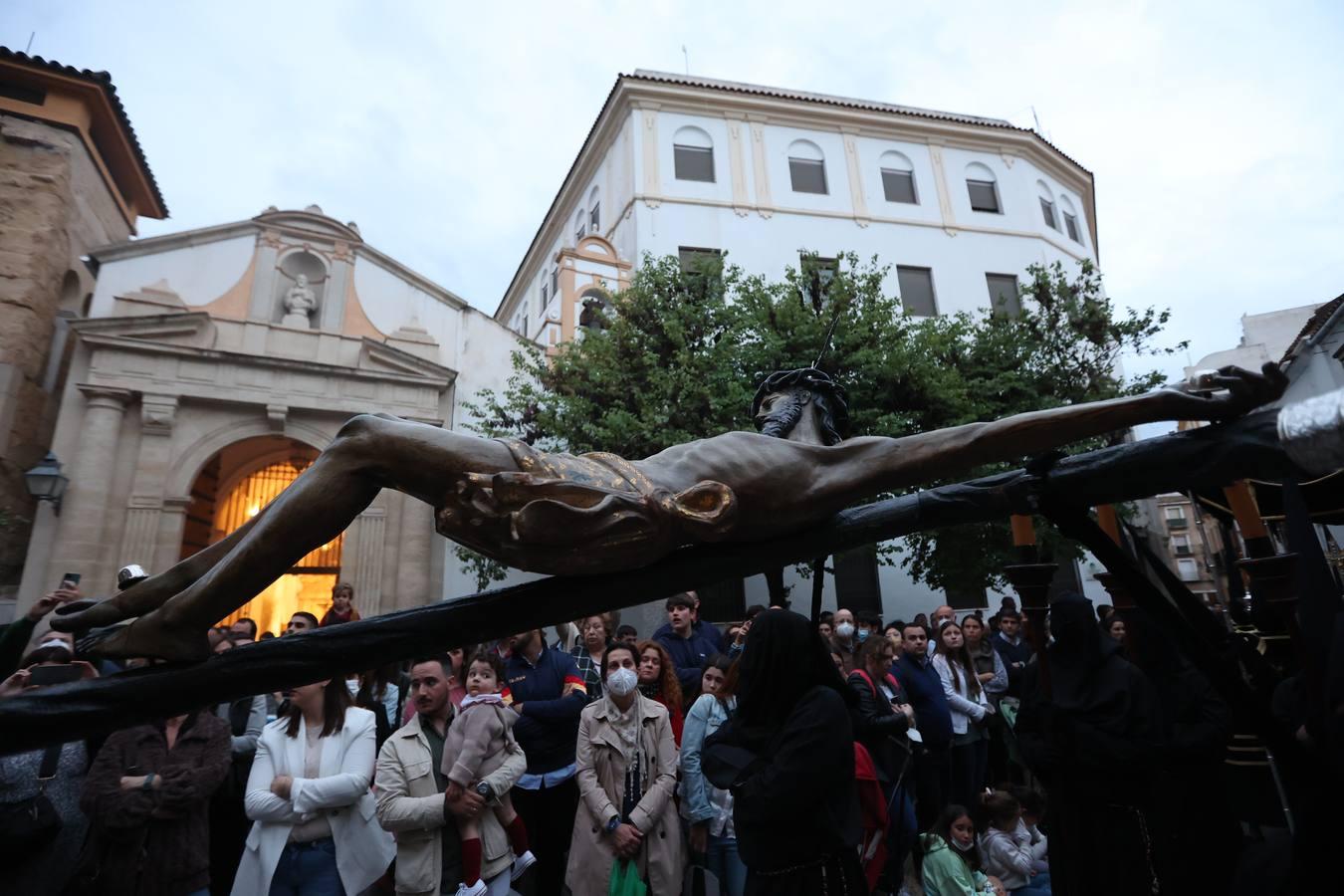 Lunes Santo | La mística salida del Via Crucis de Córdoba, en imágenes