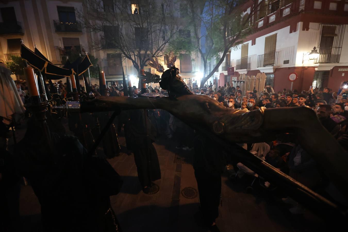 Lunes Santo | La mística salida del Via Crucis de Córdoba, en imágenes