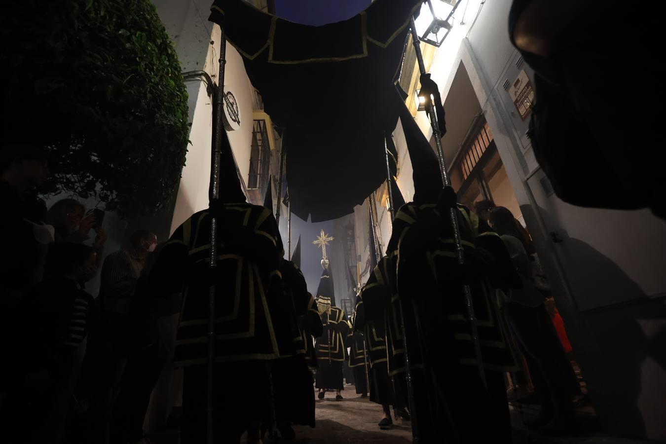 Lunes Santo | La mística salida del Via Crucis de Córdoba, en imágenes