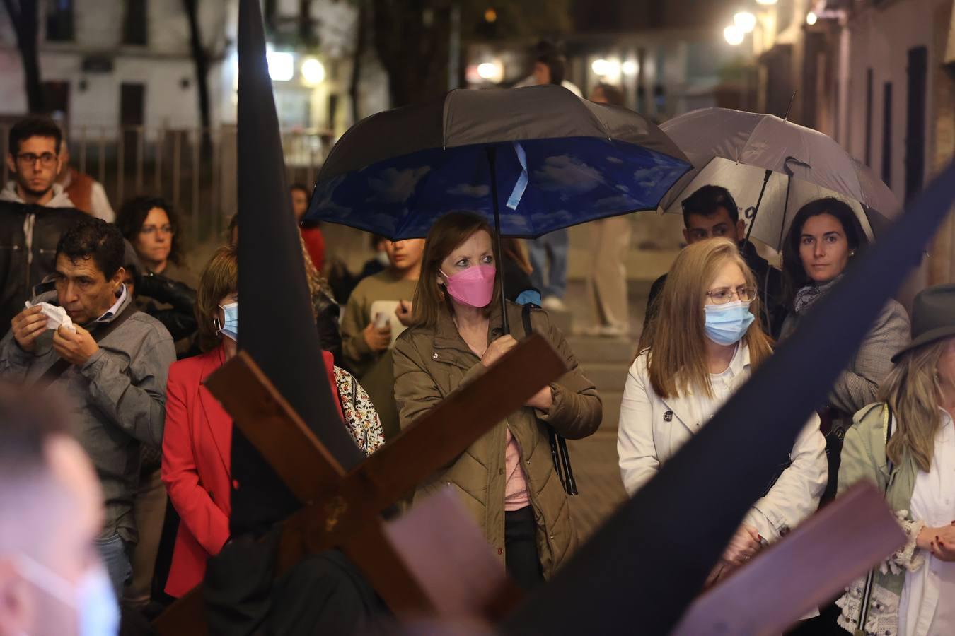 Lunes Santo | La mística salida del Via Crucis de Córdoba, en imágenes