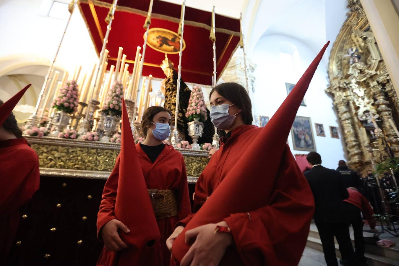 Martes Santo | La desolación por la suspensión del Buen Suceso, en imágenes