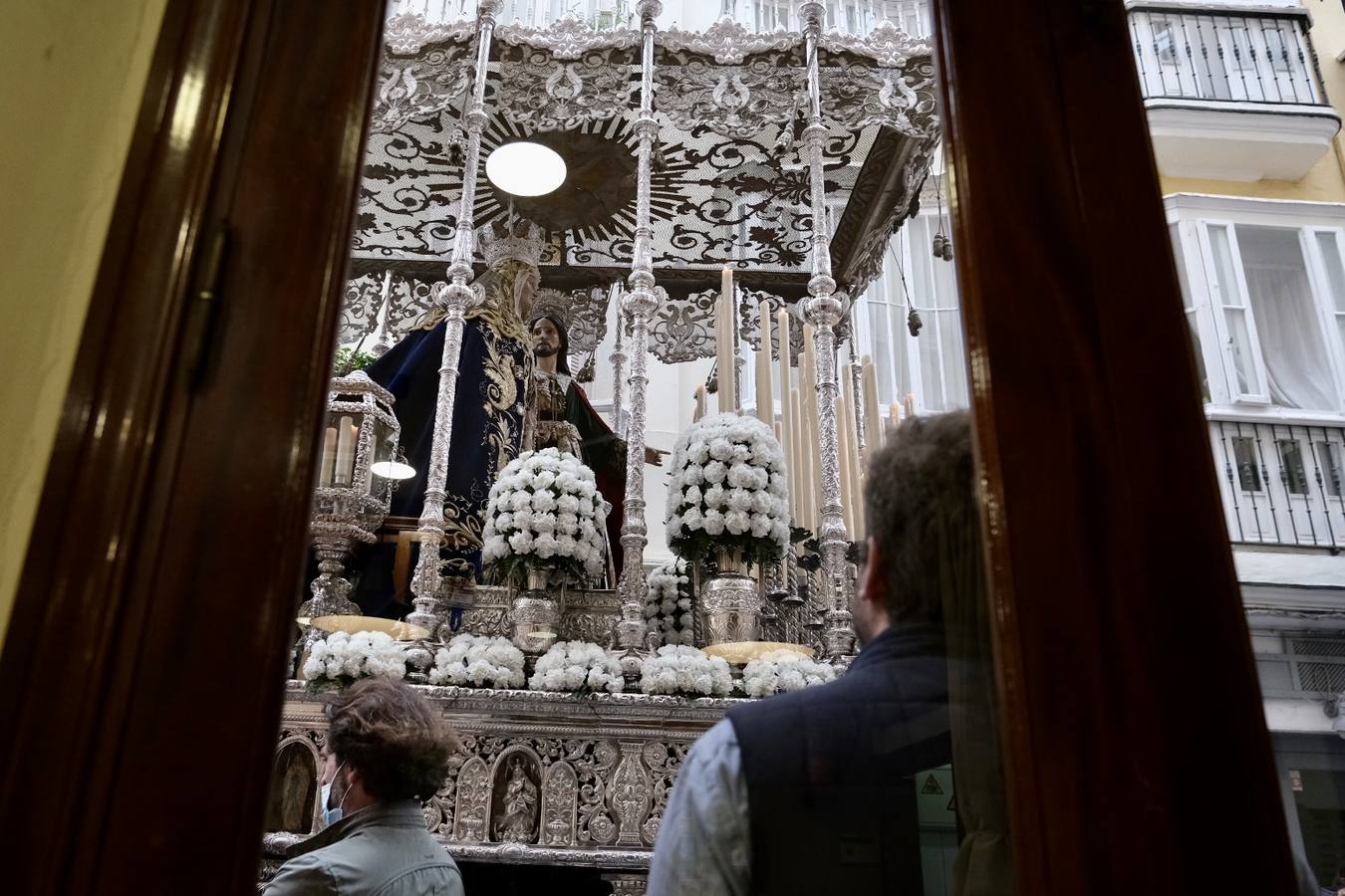 Fotos: Ecce-Homo recorre las calles de Cádiz el Martes Santo