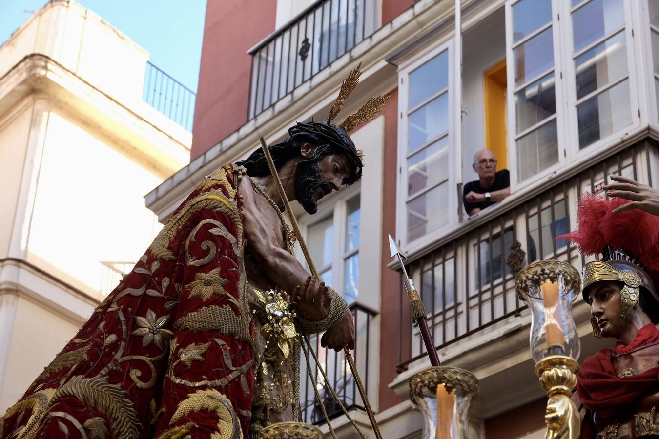 Fotos: Ecce-Homo recorre las calles de Cádiz el Martes Santo