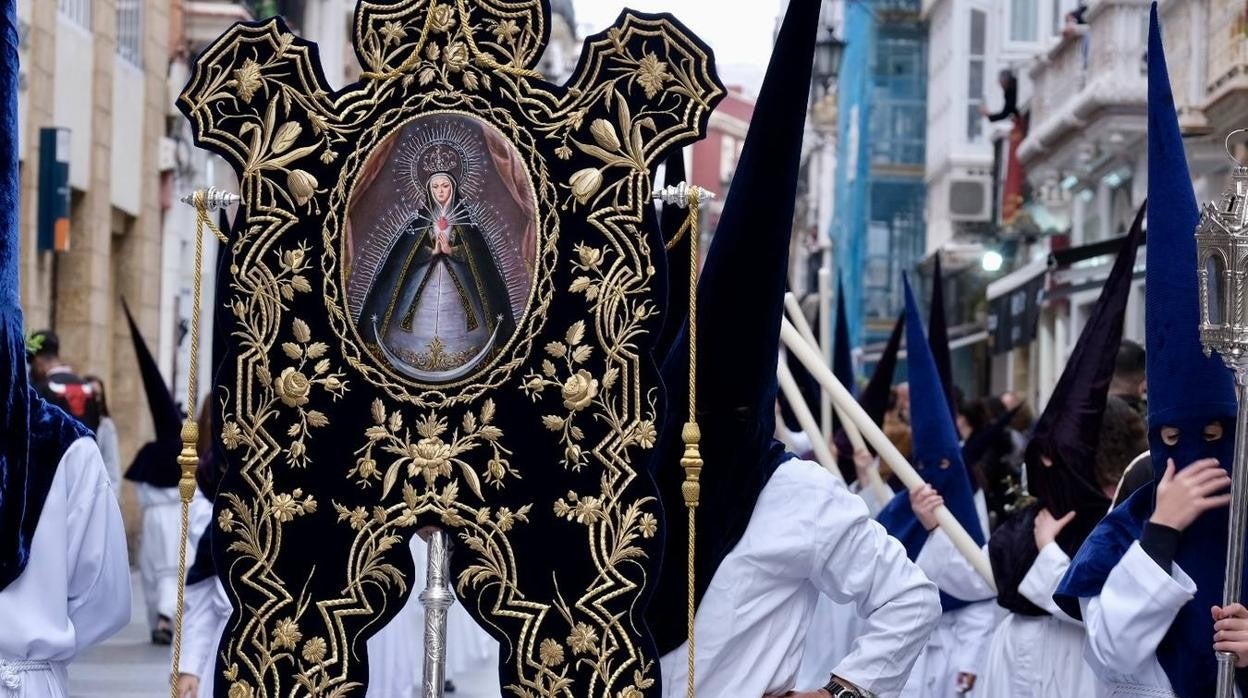 Fotos: Ecce-Homo recorre las calles de Cádiz el Martes Santo