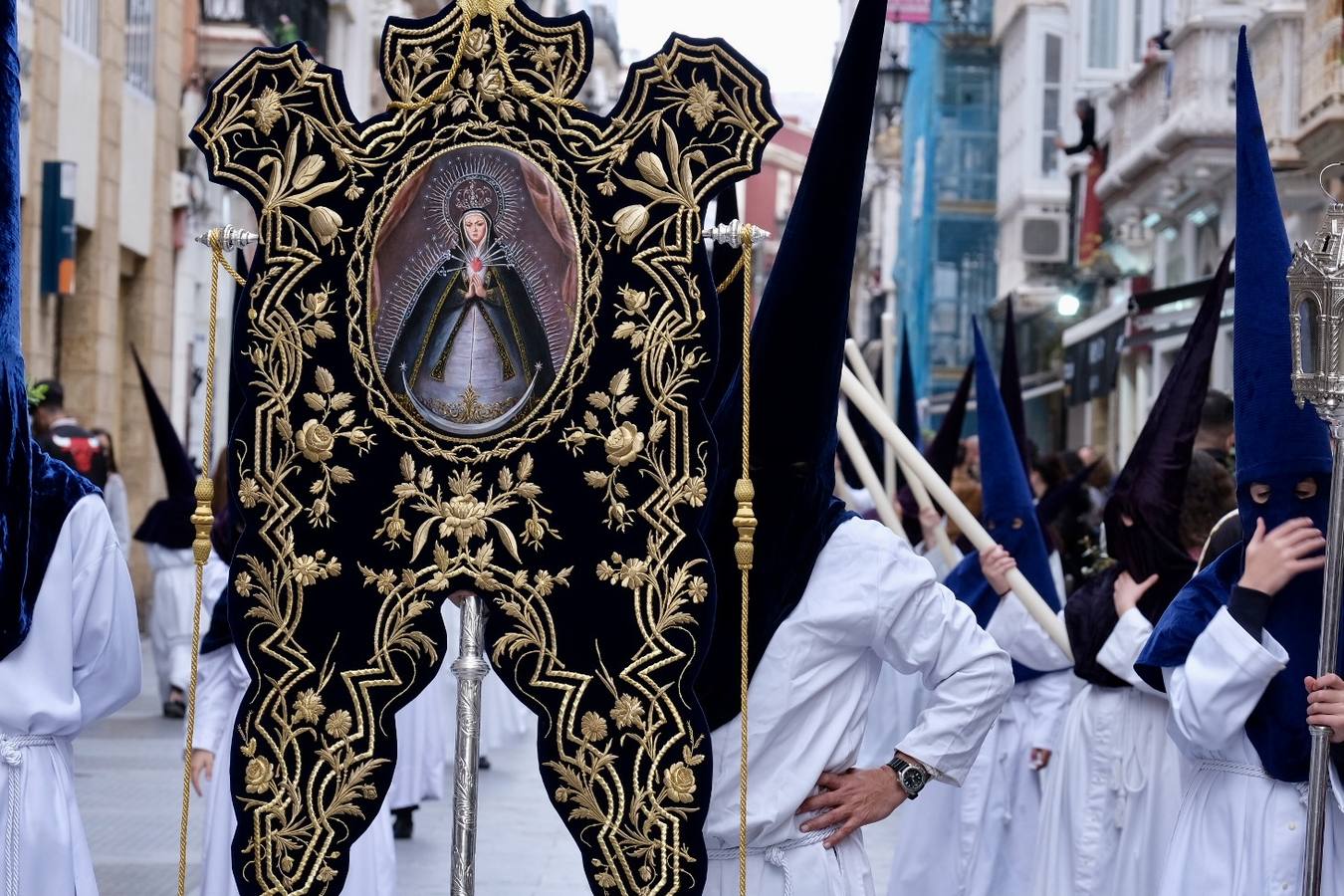 Fotos: Ecce-Homo recorre las calles de Cádiz el Martes Santo