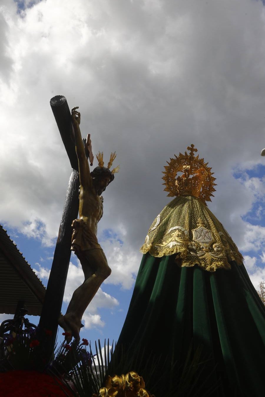 Miércoles Santo | La vibrante salida de la Piedad de Córdoba, en imágenes