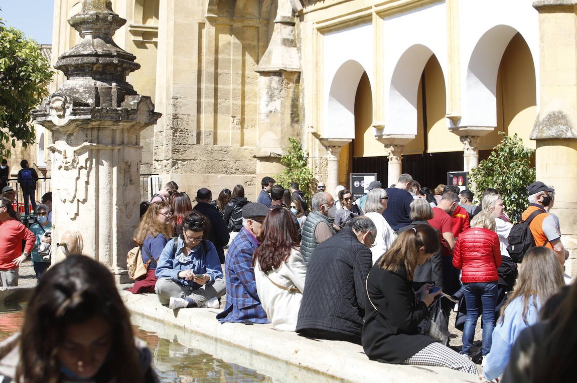 El ambiente turístico el Miércoles Santo en Córdoba, en imágenes