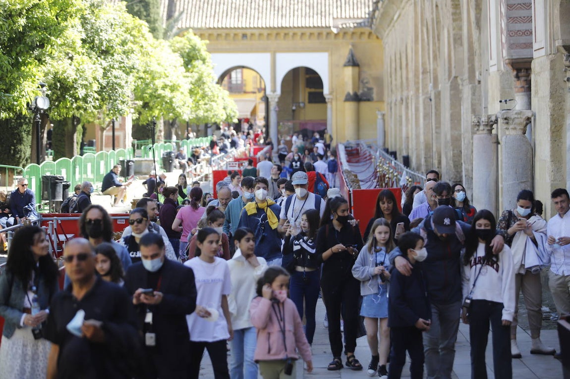El ambiente turístico el Miércoles Santo en Córdoba, en imágenes