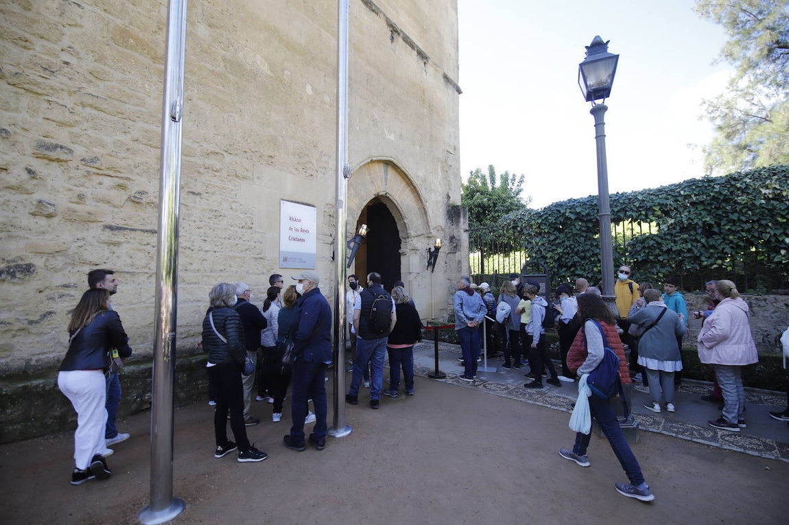 El ambiente turístico el Miércoles Santo en Córdoba, en imágenes