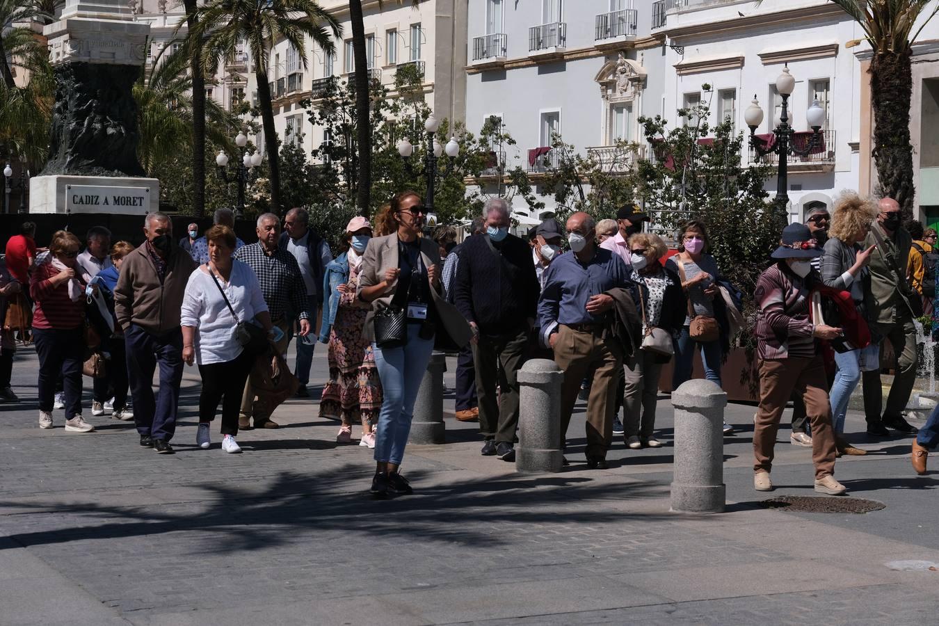 Fotos: Los turistas inundan las calles de Cádiz