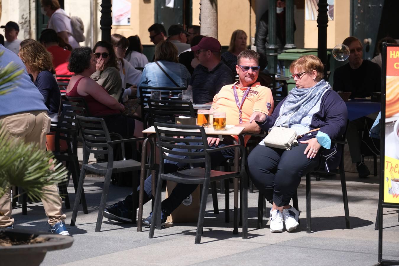 Fotos: Los turistas inundan las calles de Cádiz