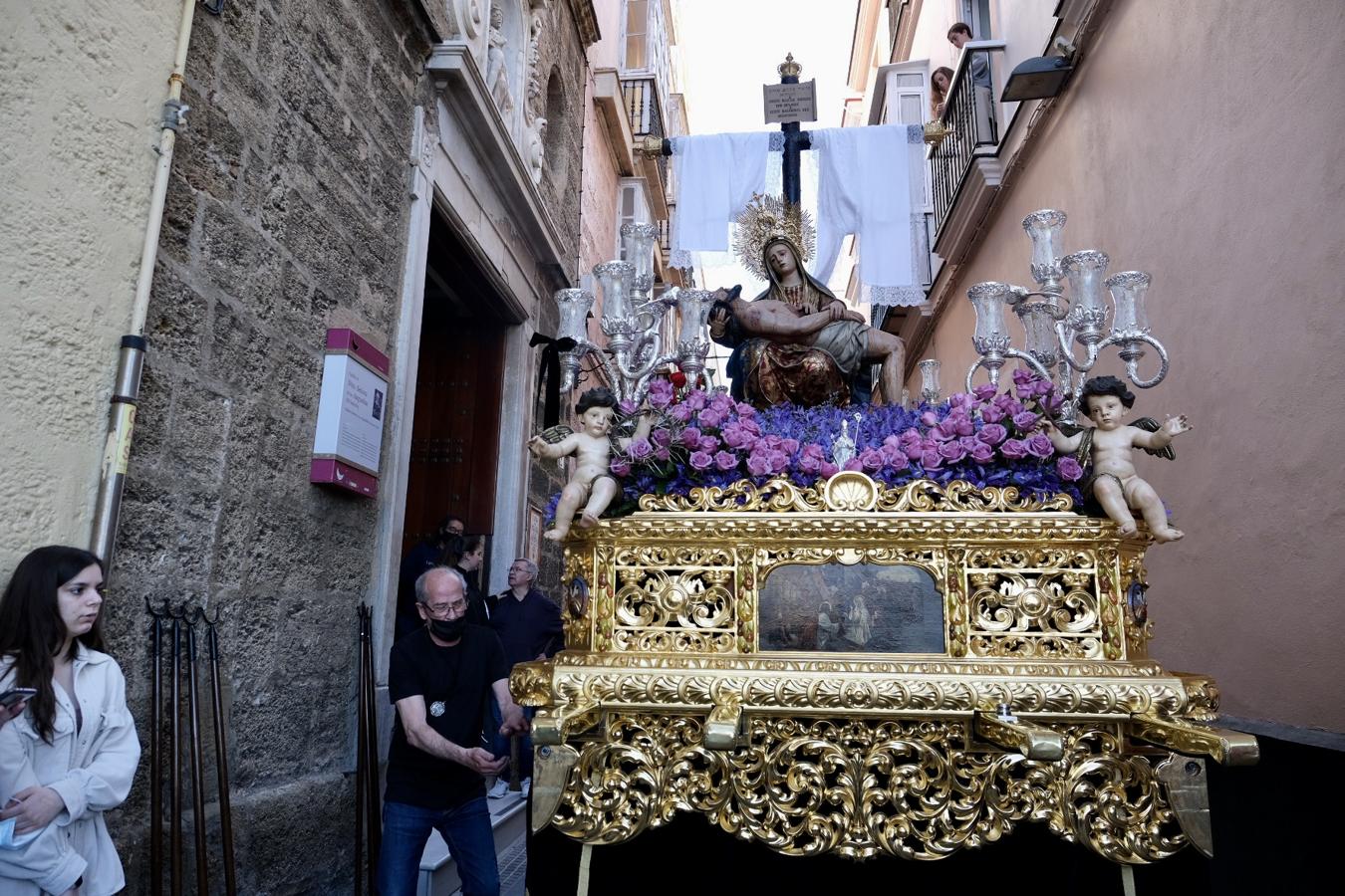 Fotos: la Hermandad del Caminito recorre las calles de Cádiz este Miércoles Santo