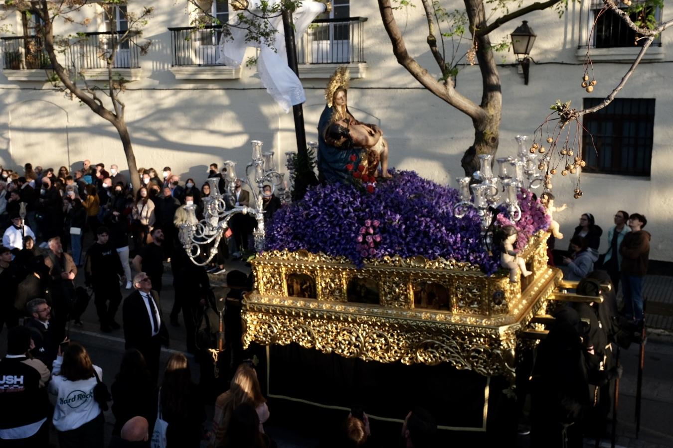 Fotos: la Hermandad del Caminito recorre las calles de Cádiz este Miércoles Santo