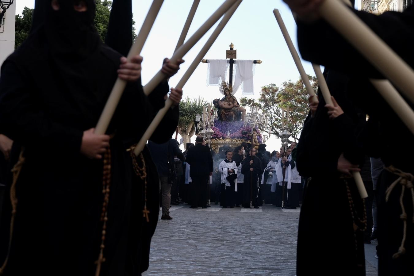 Fotos: la Hermandad del Caminito recorre las calles de Cádiz este Miércoles Santo