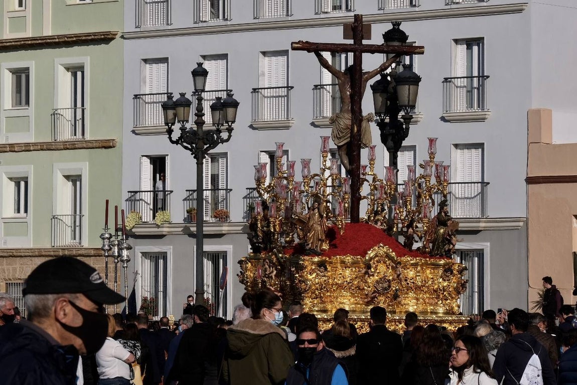 El espectacular regreso de La Palma a su templo acompañado por sus fieles