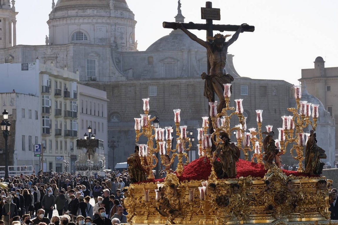 El espectacular regreso de La Palma a su templo acompañado por sus fieles