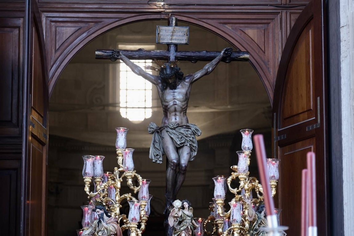 El espectacular regreso de La Palma a su templo acompañado por sus fieles