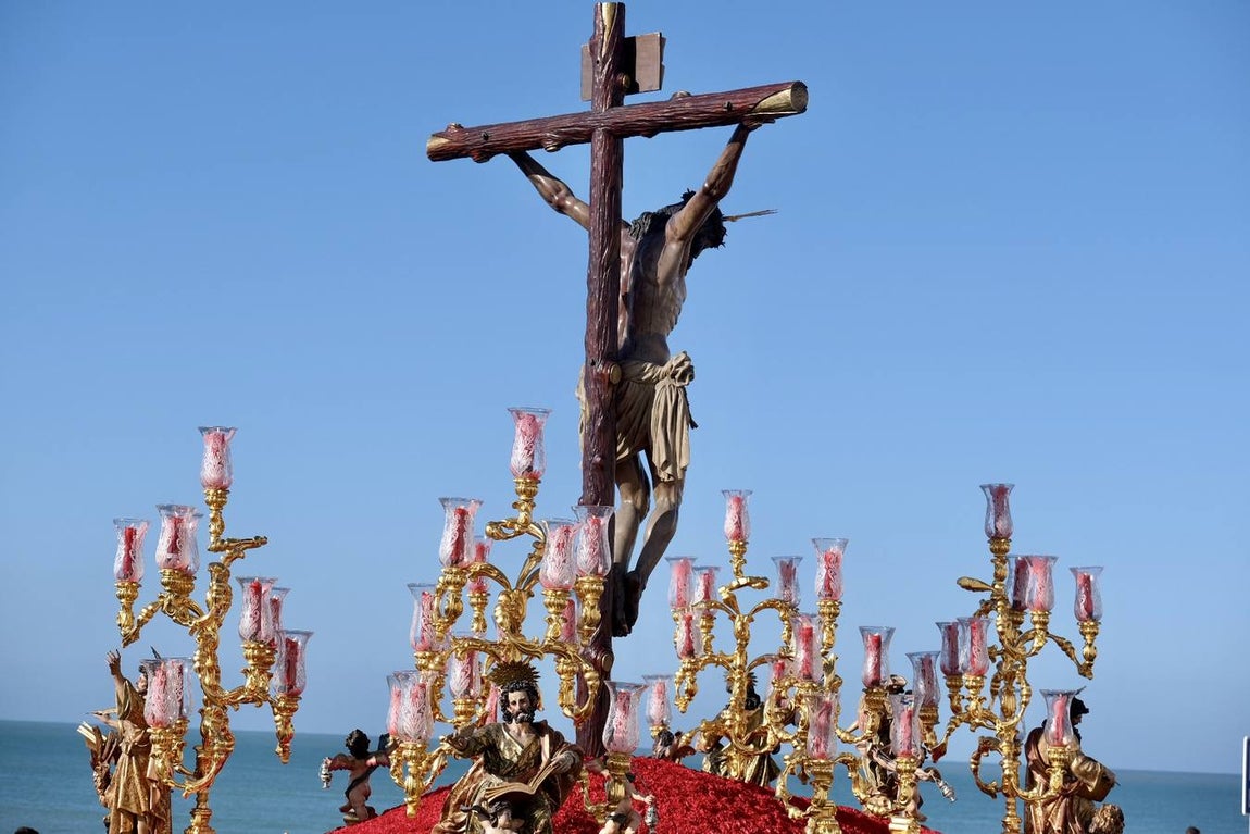 El espectacular regreso de La Palma a su templo acompañado por sus fieles