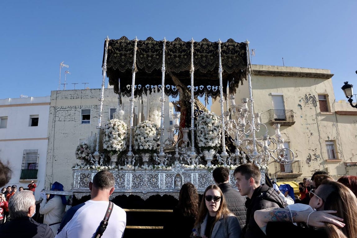 El espectacular regreso de La Palma a su templo acompañado por sus fieles