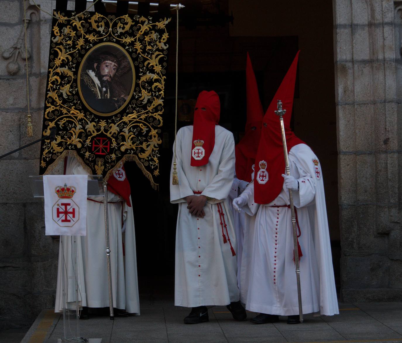 Procesión de la Santa Cena de Ponferrada con la liberación de un pres. 