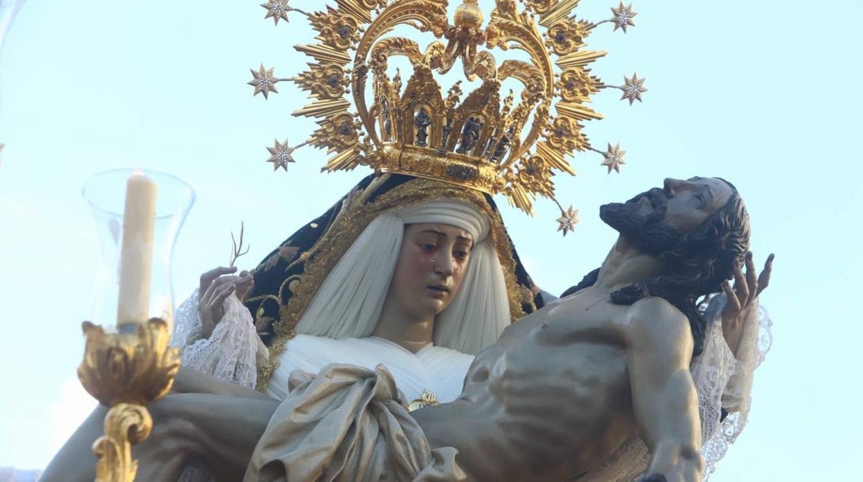 Jueves Santo | El clasicismo de la procesión de las Angustias de Córdoba, en imágenes