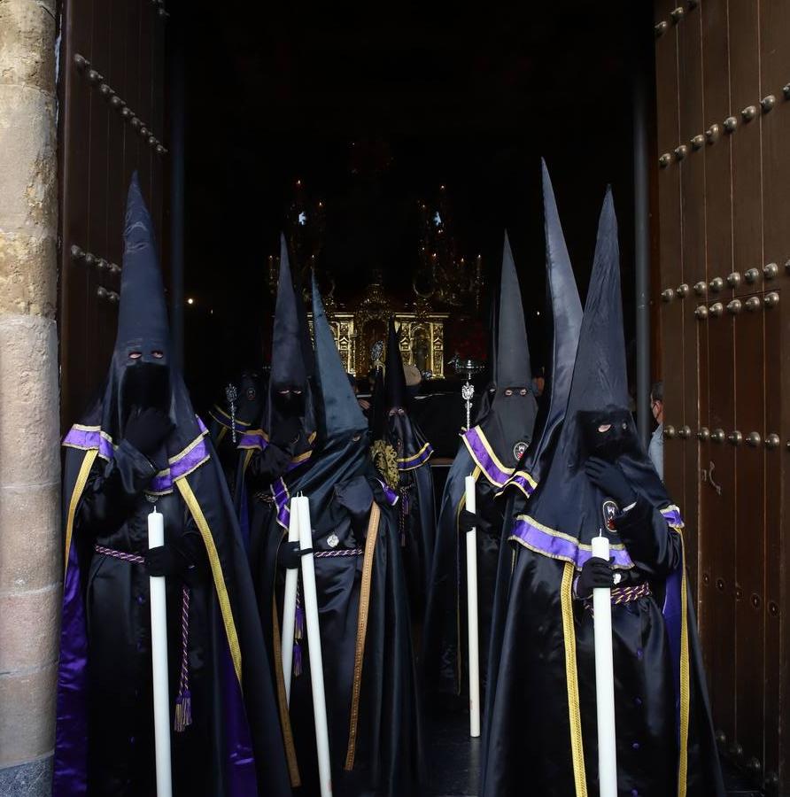 Jueves Santo | El clasicismo de la procesión de las Angustias de Córdoba, en imágenes