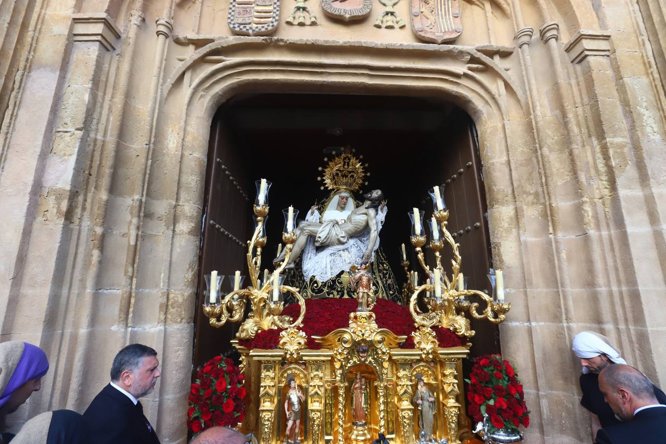 Jueves Santo | El clasicismo de la procesión de las Angustias de Córdoba, en imágenes