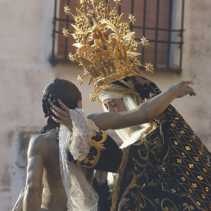 Jueves Santo | El clasicismo de la procesión de las Angustias de Córdoba, en imágenes