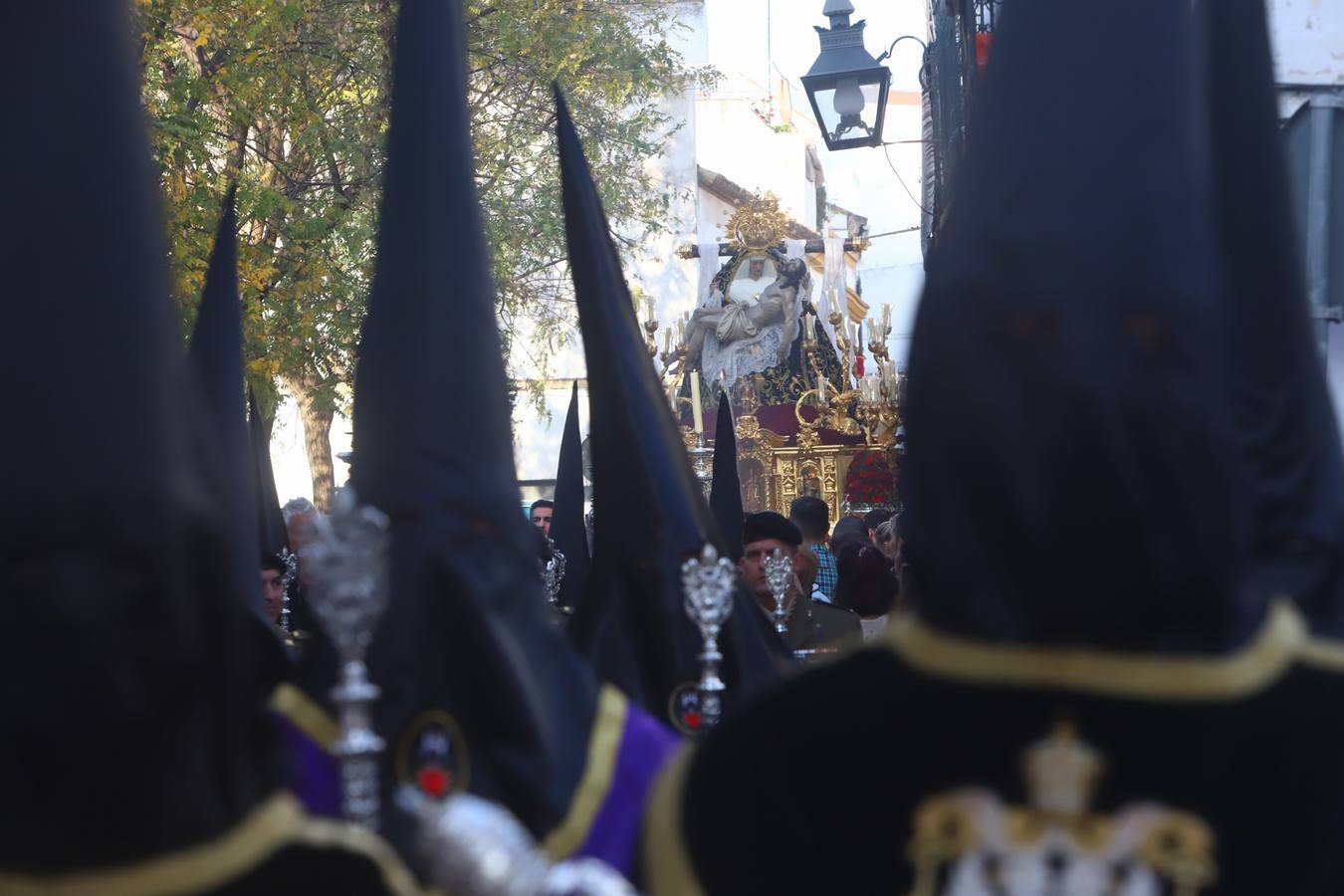 Jueves Santo | El clasicismo de la procesión de las Angustias de Córdoba, en imágenes