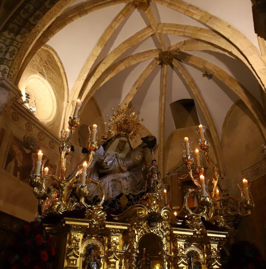 Jueves Santo | El clasicismo de la procesión de las Angustias de Córdoba, en imágenes