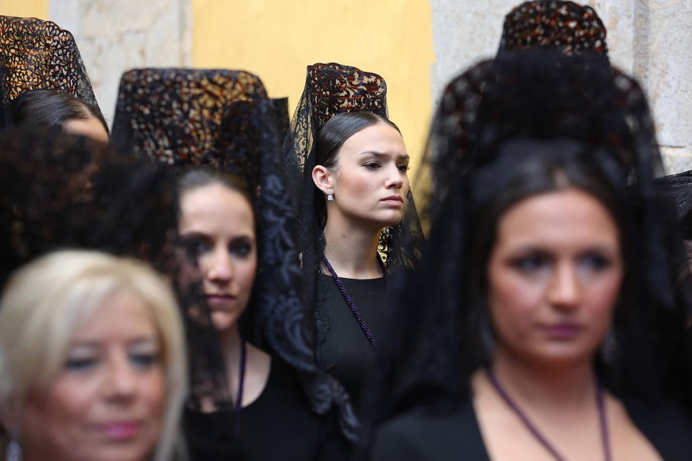 Jueves Santo | La radiante procesión del Caído de Córdoba, en imágenes