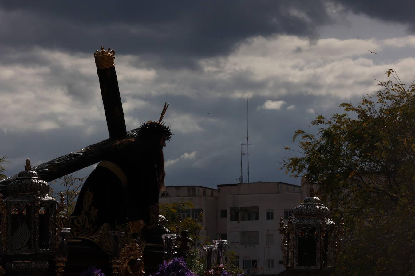 Jueves Santo | La radiante procesión del Caído de Córdoba, en imágenes