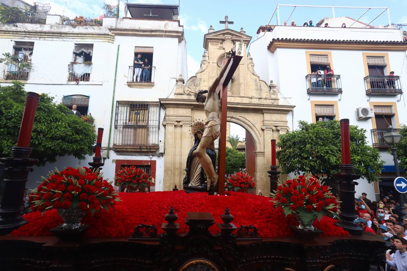 Jueves Santo | La esperada salida de la Caridad de Córdoba, en imágenes