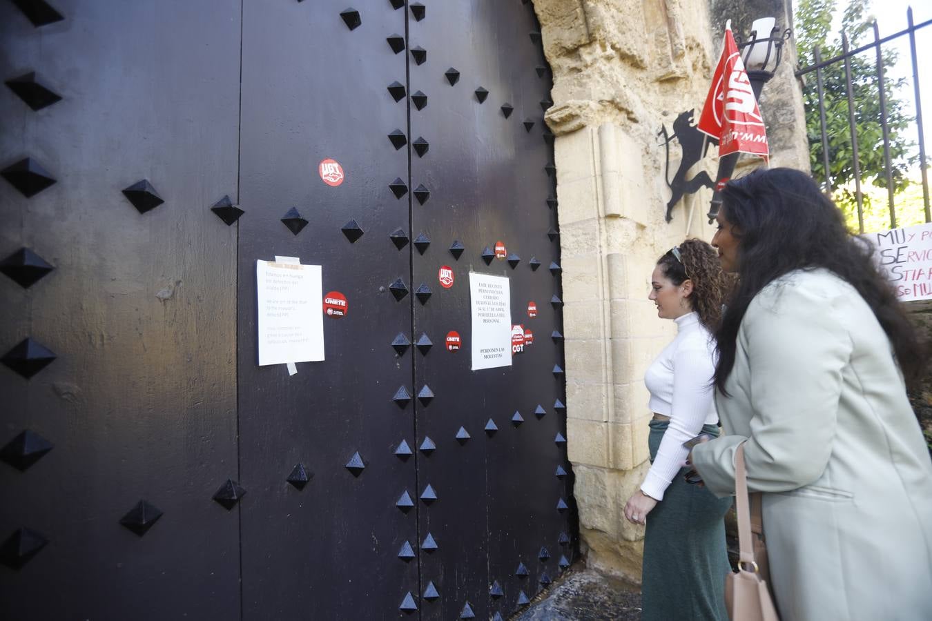 Los museos municipal de Córdoba cerrados por huelga, en imágenes