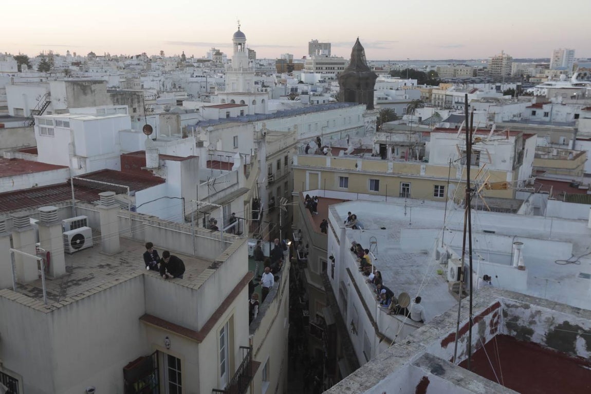 Fotos: El Nazareno se reencuentra con Santa María el Jueves Santo en Cádiz