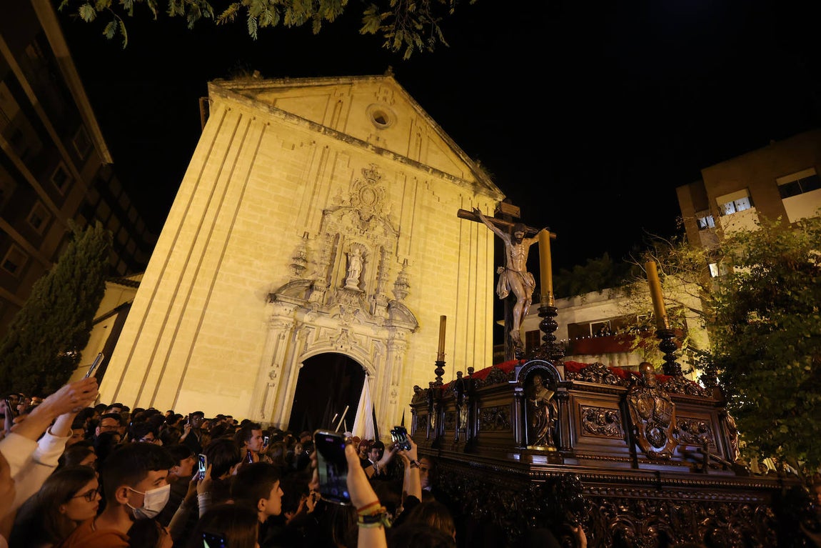 El intimismo de la procesión de la Buena Muerte de Córdoba, en imágenes