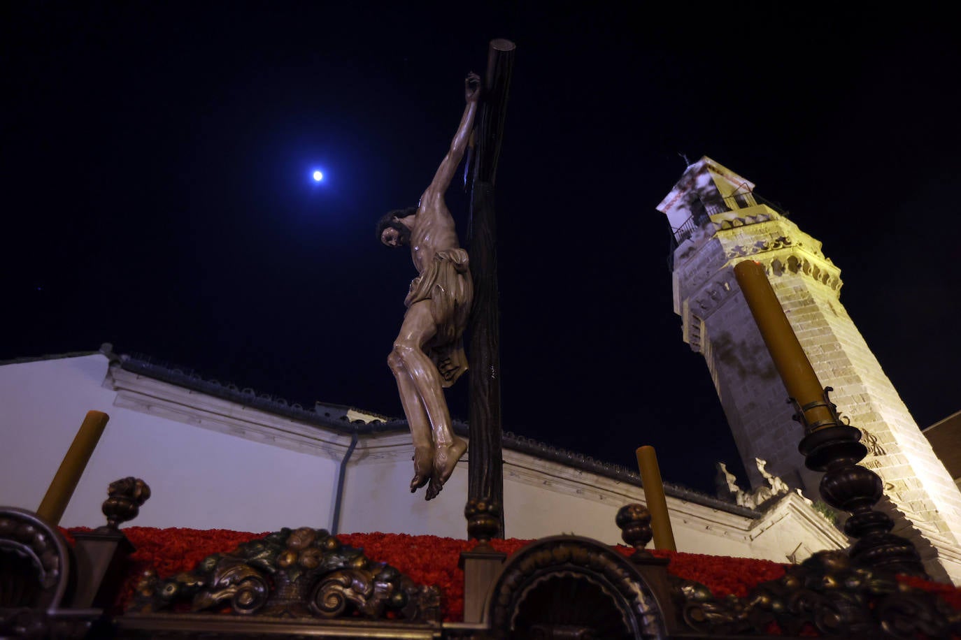 El intimismo de la procesión de la Buena Muerte de Córdoba, en imágenes