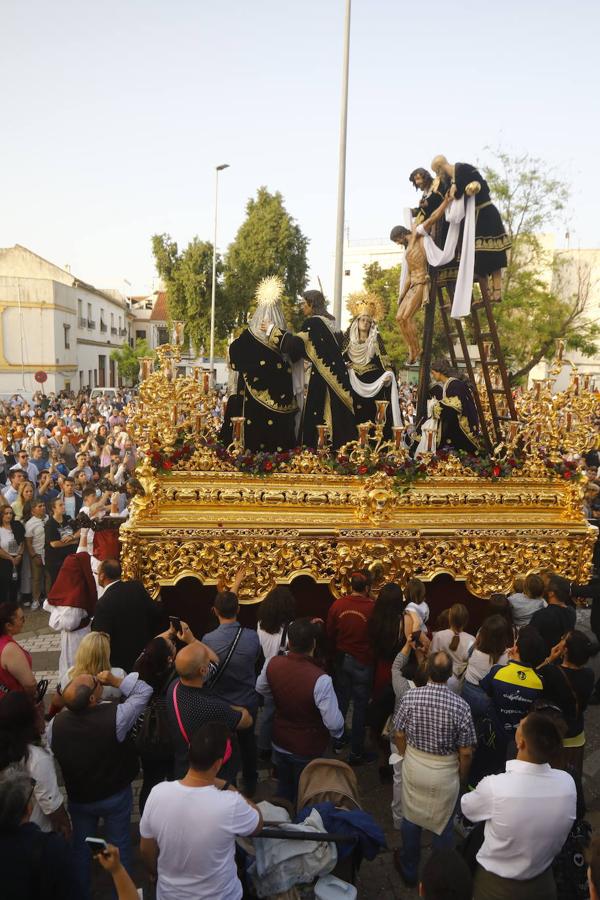 Viernes Santo | La popular procesión del Descendimiento de Córdoba, en imágenes