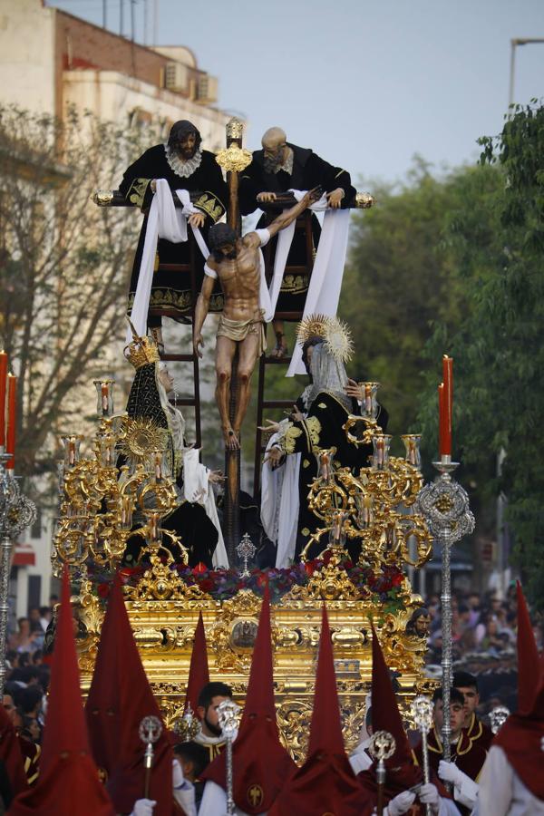 Viernes Santo | La popular procesión del Descendimiento de Córdoba, en imágenes